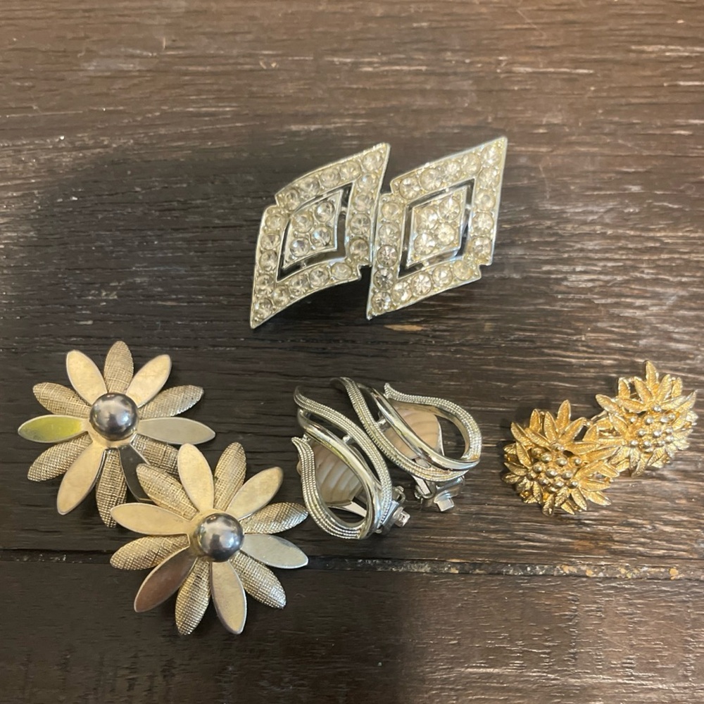 Sarah Coventry Vintage set of 4 Clip On Earrings Gold-tone & Silver-tone
